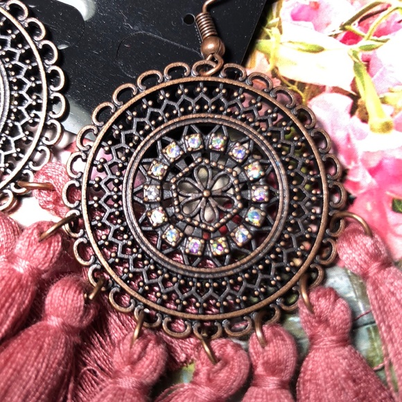 Boho mauve tassel earrings NWT - Picture 2 of 6